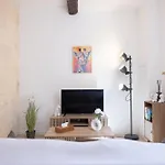 Apartment Appartement, Cinema Prive Et Table De Massage Beaucaire (Gard)