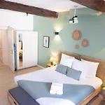 Appartement, Cinema Prive Et Table De Massage Apartment Beaucaire (Gard)