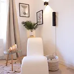 Appartement, Cinema Prive Et Table De Massage * Beaucaire (Gard)