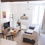 Appartement, Cinema Prive Et Table De Massage Beaucaire (Gard)