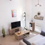 Appartement, Cinema Prive Et Table De Massage Beaucaire (Gard)