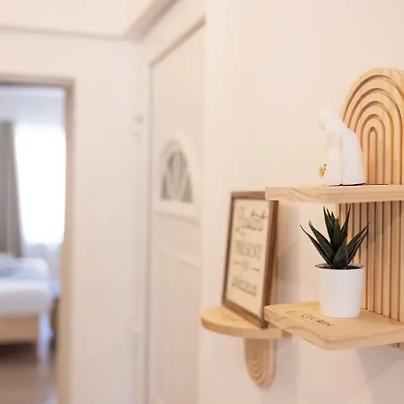 Appartement, Cinéma Privé Et Table De Massage