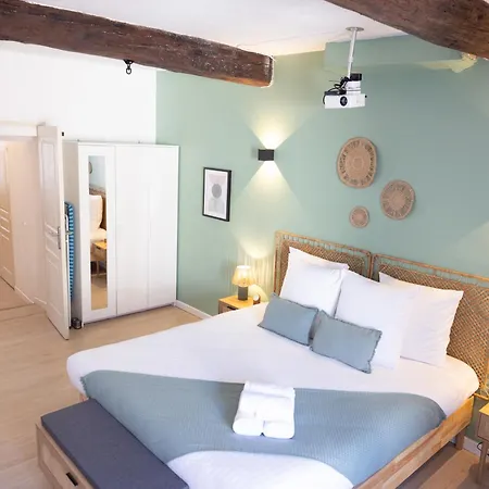 Appartement, Cinéma Privé Et Table De Massage Appartamento Beaucaire (Gard)