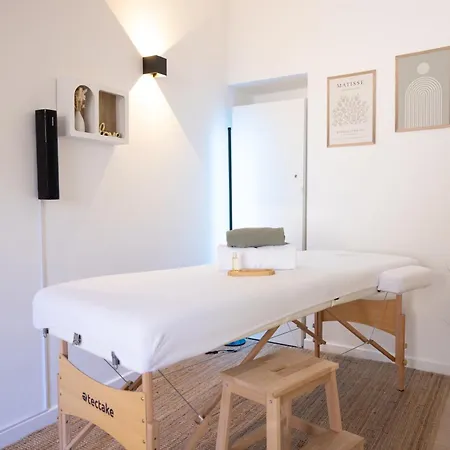 Appartement, Cinéma Privé Et Table De Massage