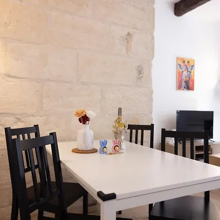 L'interlude Secret - De Charme A 4 Personnes * Beaucaire (Gard)